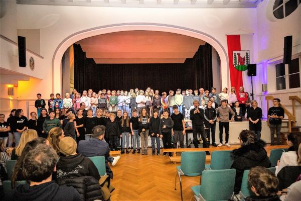 Fast 100 Mitwirkende beim OHG-Herbstkonzert in der Furtwanger Festhalle