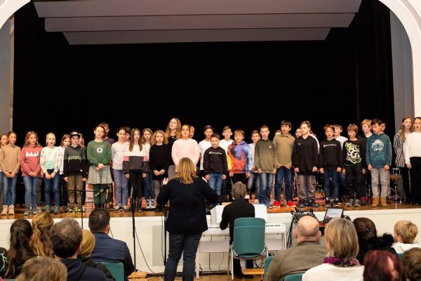 Fast 100 Mitwirkende beim OHG-Herbstkonzert in der Furtwanger Festhalle
