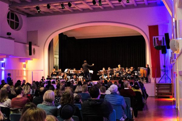 Fast 100 Mitwirkende beim OHG-Herbstkonzert in der Furtwanger Festhalle