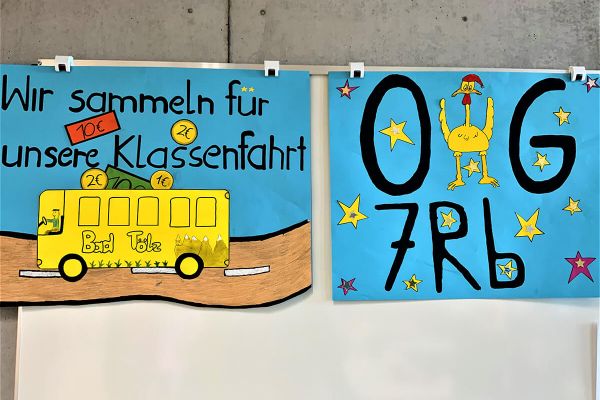 Die Klasse 7Rb der Realschule bastelt Weihnachtsschmuck, der beim Pausenverkauf zugunsten der Klassenfahrt so begehrt war, dass Klassenlehrerin Lorena Groß für eine zweite Lieferung sorgen musste.